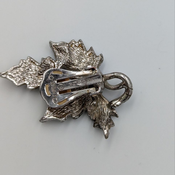 Vintage EMMONS Clip On Earrings Silver Tone Metal Leaf Design Textured - Picture 11 of 12